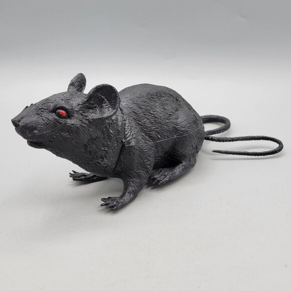 Black Plastic Rat Red Eyes Halloween Decoration Long Creepy Tail Squeaker - Picture 1 of 6